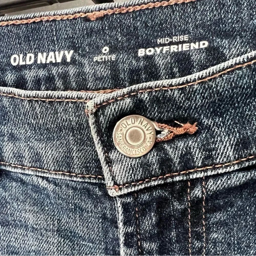 Old Navy Mid-rise boyfriend Capri Denim Jeans Size 0 Petite - Picture 2 of 14